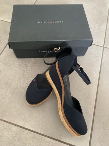 Jolies chaussures compensées Tommy Hilfiger taille 37