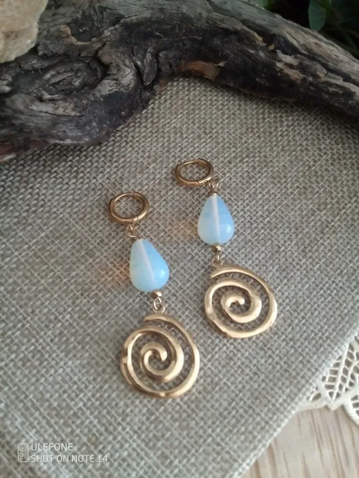 Boucles d'oreilles bohèmes spirales opaline