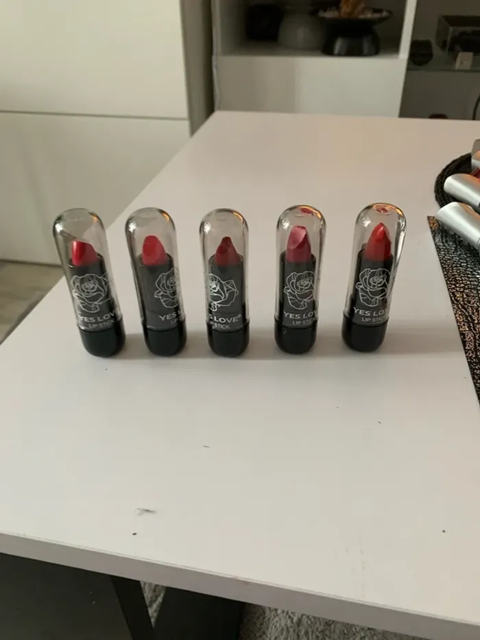 Rouge à lèvres - photo numéro 2