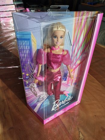 Barbie Poupée Barbie Deluxe Style n° 5 avec tenue rose métallisé