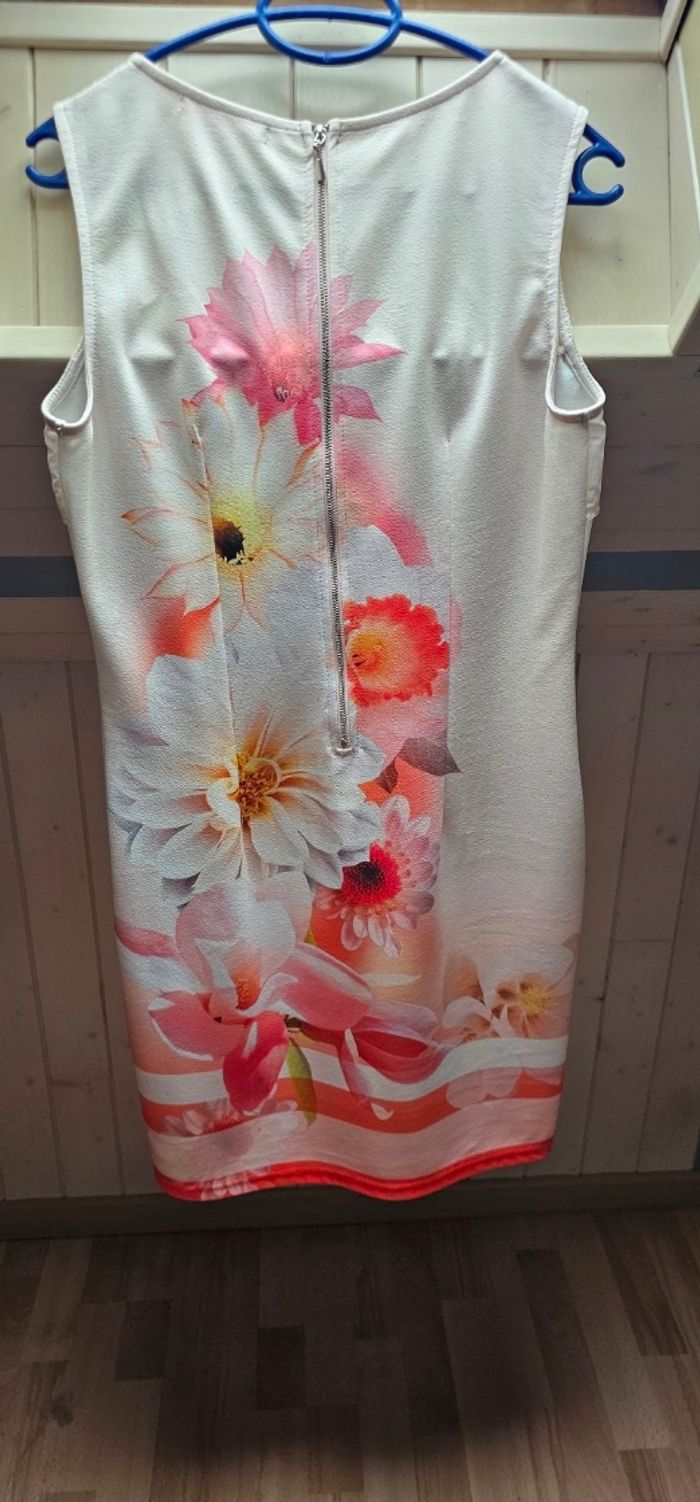 Robe. Taille M - photo numéro 2