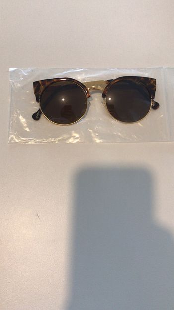 belle paire de lunette de soleil femme
