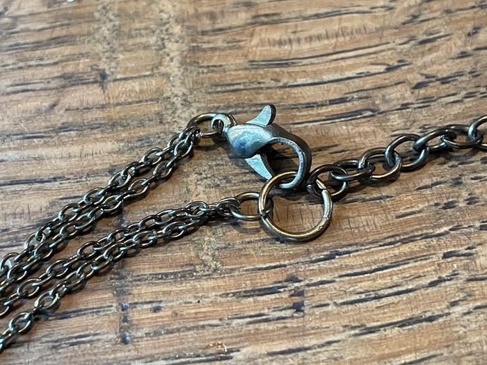 Sautoir avec pendentif atypique - photo numéro 4