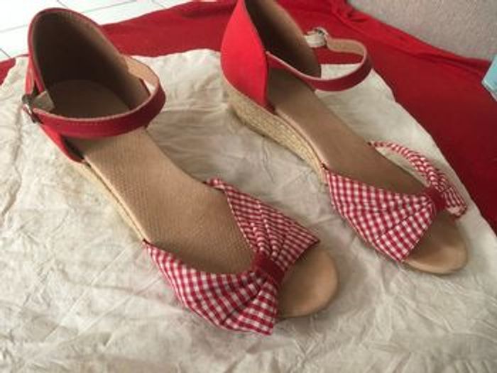 Espadrilles rouges à talon taille 40