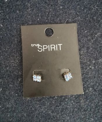 Puces d'oreilles à strass