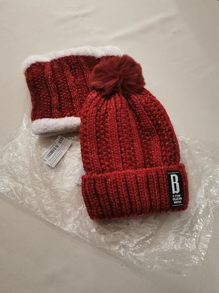 Lot Hiver Chaud & Stylé : Doudoune Bordeaux + Ensemble Bonnet et tour de cou - photo numéro 4