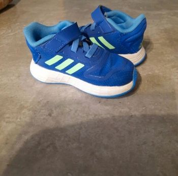 Basket  adidas garçon T 20