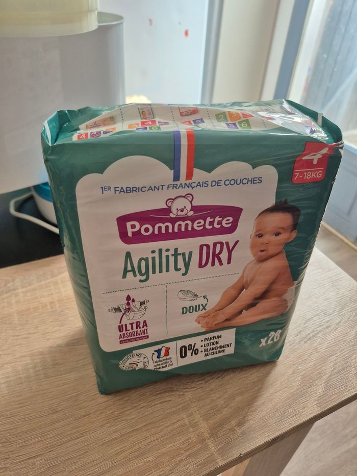 Couche pommette taille 4  neuf - photo numéro 2