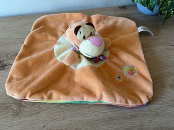 Doudou plat Tigrou orange jaune abeille verso rayé Disney nicotoy