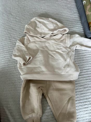 Ensemble beige taille 6 mois