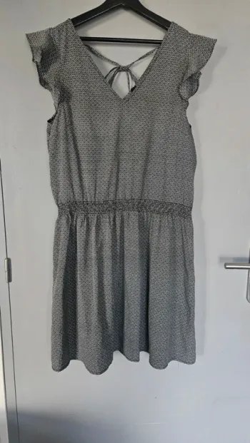 Robe fluide grise et blanche Women Only T44- imprimé géométrique - comme neuve