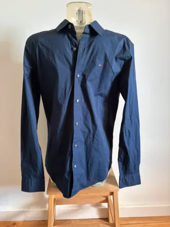 Chemise Tommy Hilfiger taille M bleu marine