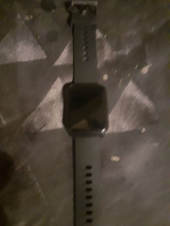 Je vend une montre connecté Bluetooth très bon état meuf