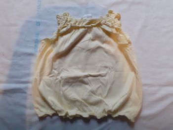 Robe bouffante jaune sans manches