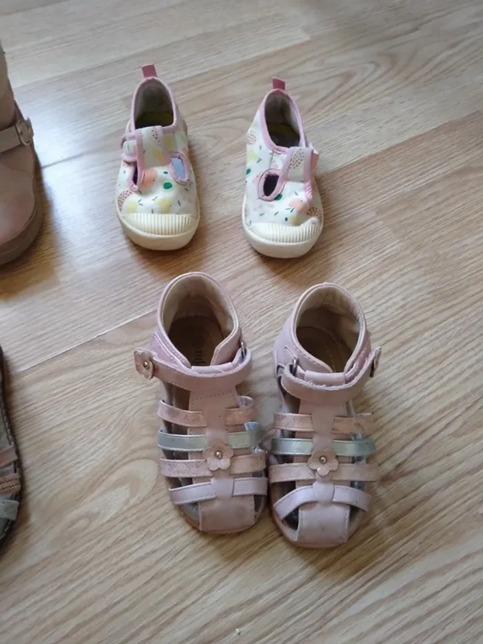 Lot de 8 paires de chaussures filles. Pointure 25 26 27 - photo numéro 3