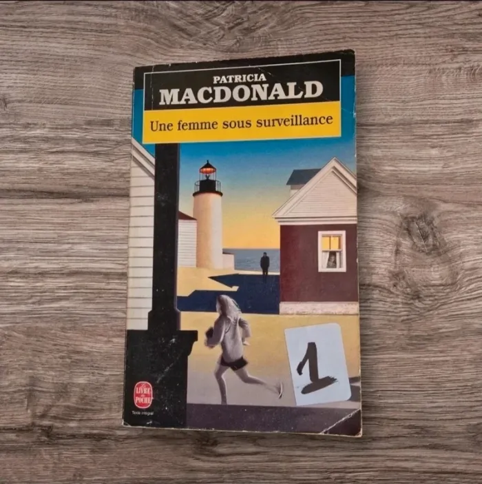 Livre patricia Macdonald une femme sous surveillance
