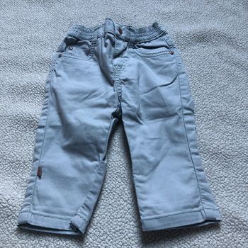 Jean taille 3 mois, ni troue ni tache en très très bon état !