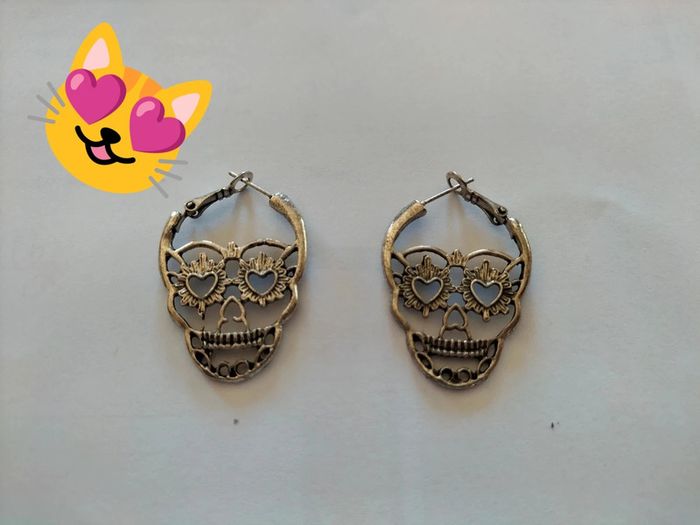 Boucle d'oreille tête de mort