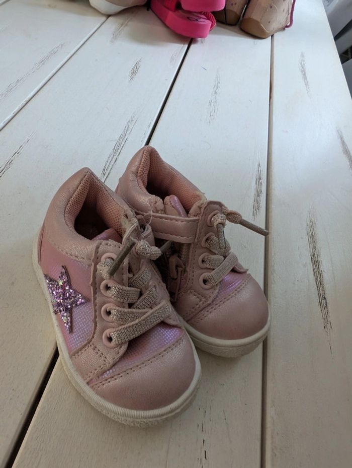 Chaussures bébé fille T18