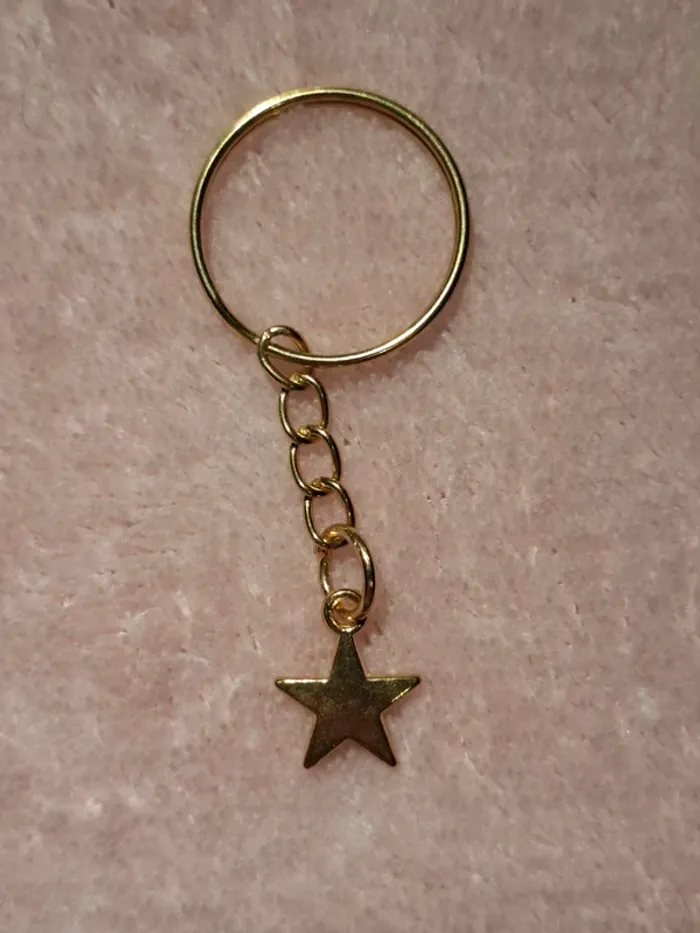 Porte-clé étoile dorée à vendre !