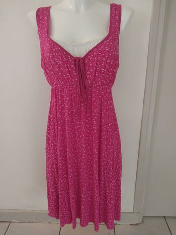 Robe d’été rose framboise à petites fleurs – Taille 1