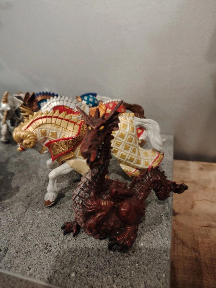 Lot figurines papo chevaux médiévaux maîtres des armes + dragon - photo numéro 8