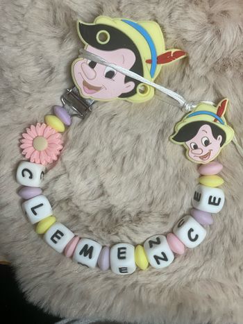 Attache tétine pinnochio