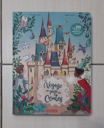 Livre Voyage au pays des contes
Bon état