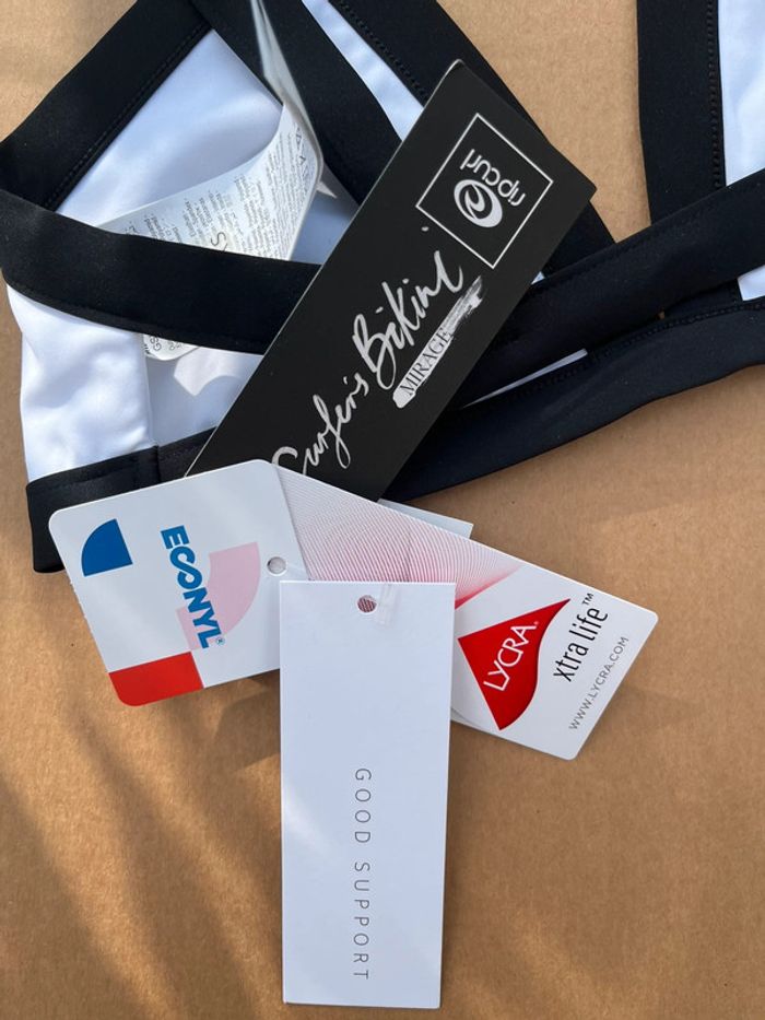 Haut de maillot blanc et noir - photo numéro 6