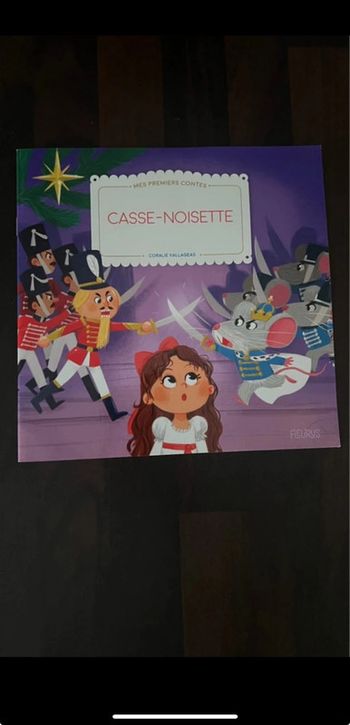 Livre casse noisette mes premiers contes en parfait état . Fleurus éditions