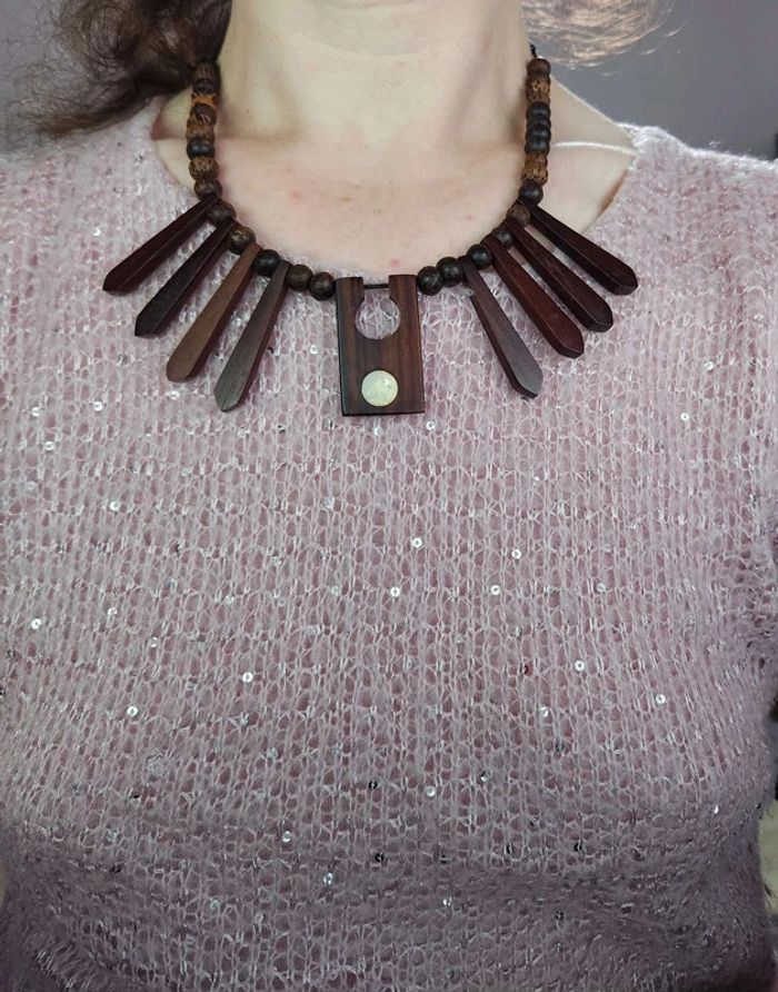 Collier en bois