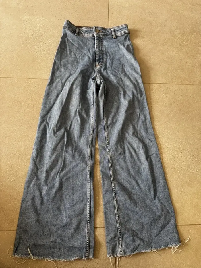 Jean bleu Zara, taille 34, très bon état, 34x100cm