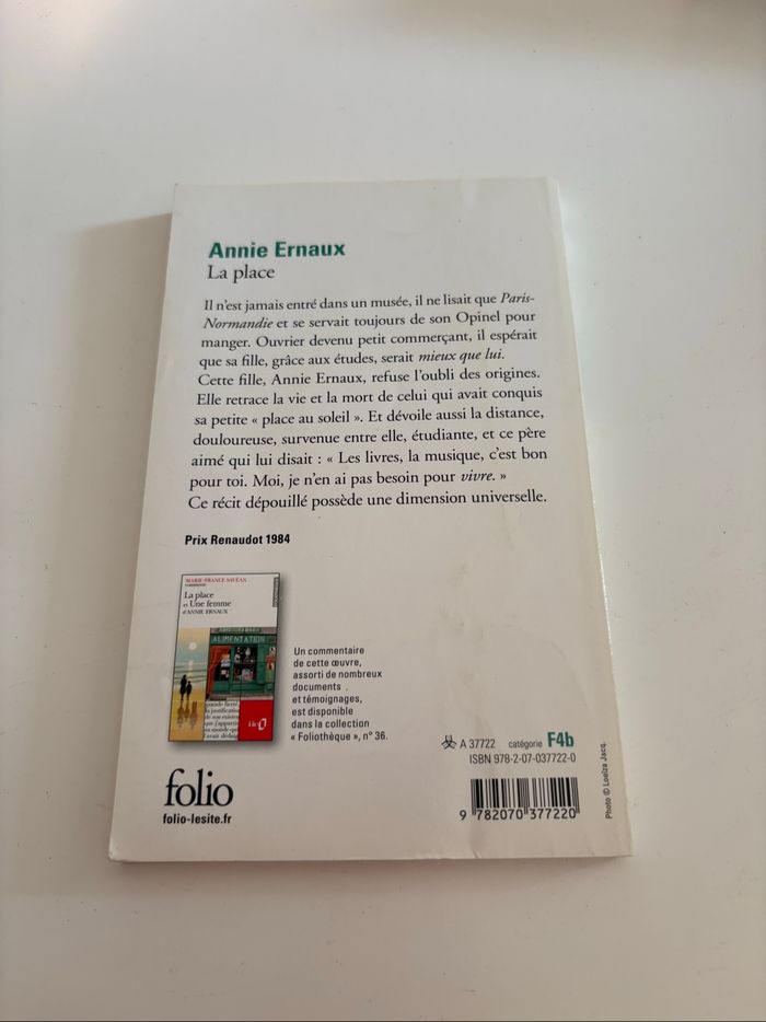 Livre La place d’Annie Ernaux - photo numéro 2