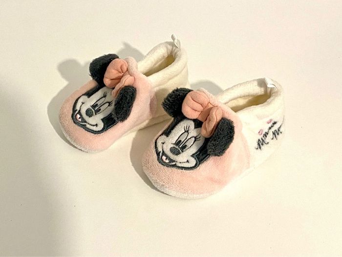 Chaussons de naissance Minnie Disney NEUFS - photo numéro 2