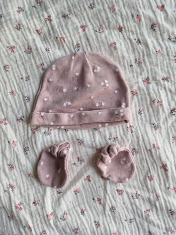 Gant et bonnet de naissance
C&A