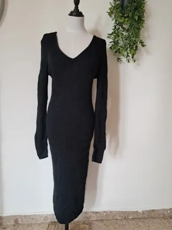 Robe longue noire côtelée manches longues élégante