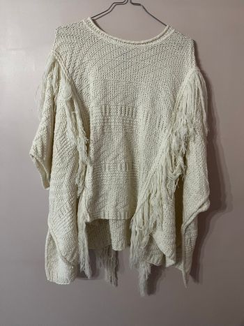 Poncho à frange écru Bershka 