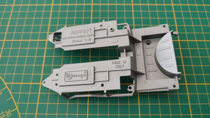 Support intérieur pièce détachée miniature Ferrari 250 testa rossa 1957 Burago Bburago 1/18 #B59 - photo numéro 2