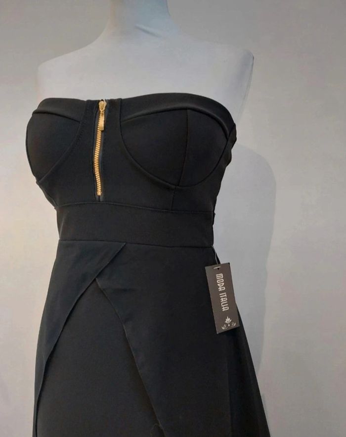 Robe bustier noire asymétrique drapée fluide à l'arrière neuve avec étiquette - photo numéro 4
