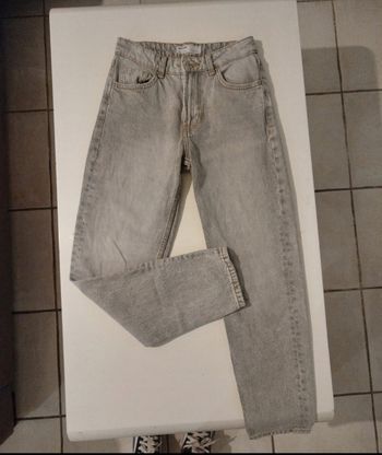 Jean Mom Gris Bershka