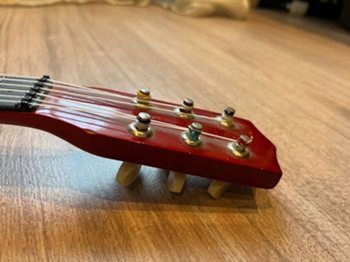 Petite guitare - photo numéro 6