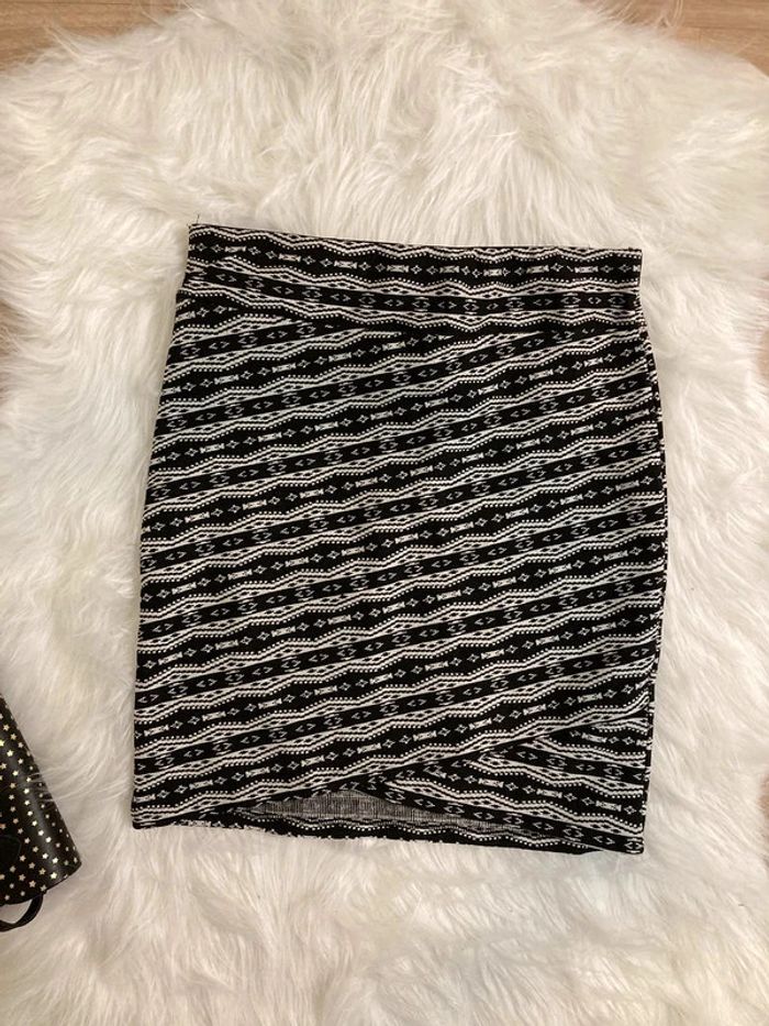 Jupe noire et blanche Stradivarius style rock – Taille M / 38 - photo numéro 2