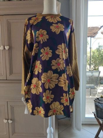 Robe grosse fleurs et manches doré taille 42 Wiya