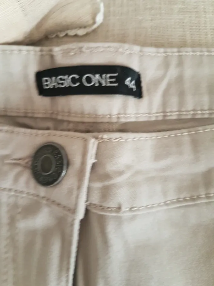Pantalon creme/beige Basic One Taille 44 Neuf - photo numéro 3