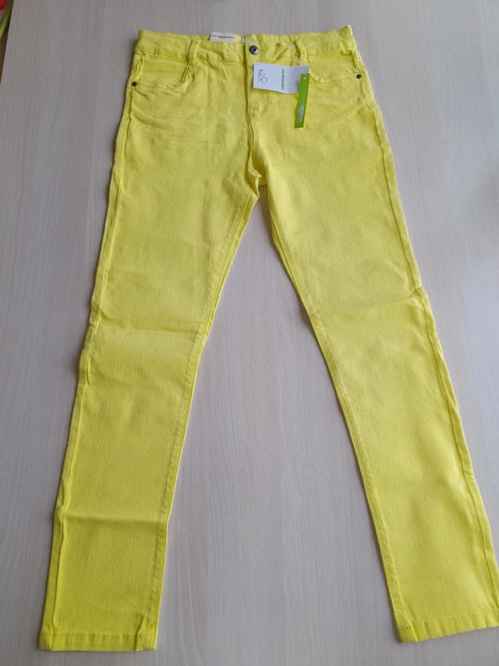 Pantalon slim jaune neuf