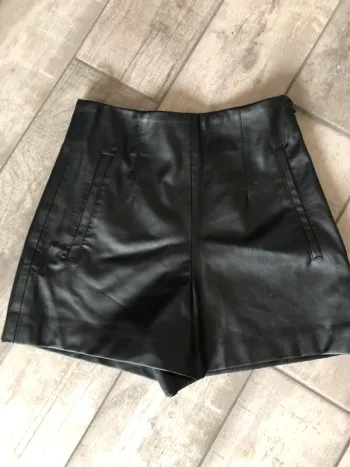 Short simili cuir Zara TBE Taille XS