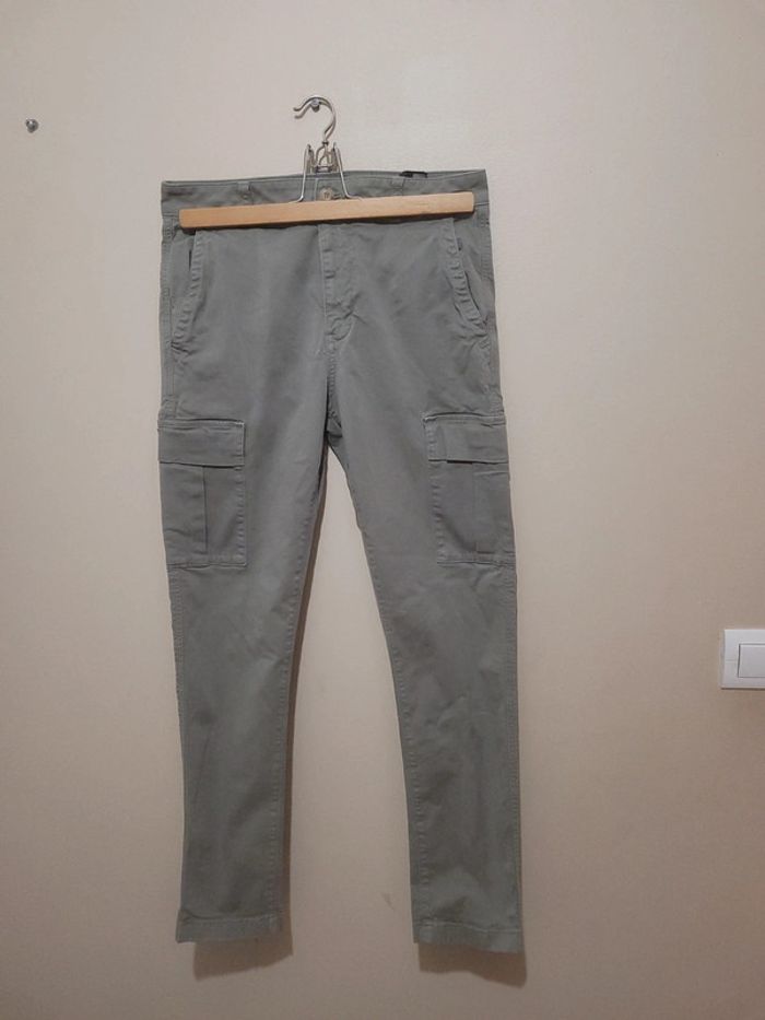 Pantalon cargo zara Taille 40