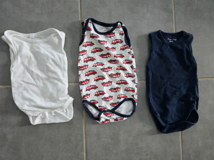 Lot de 3 bodies sans manches