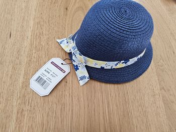 Chapeau 6/9mois neuf sergent majeur