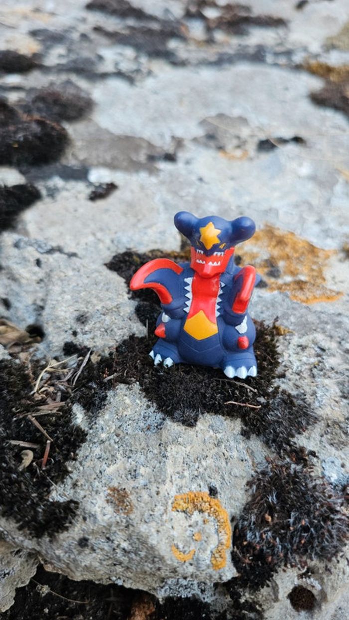 Super figurine Pokemon Nintendo finger puppet mega-carchacrok